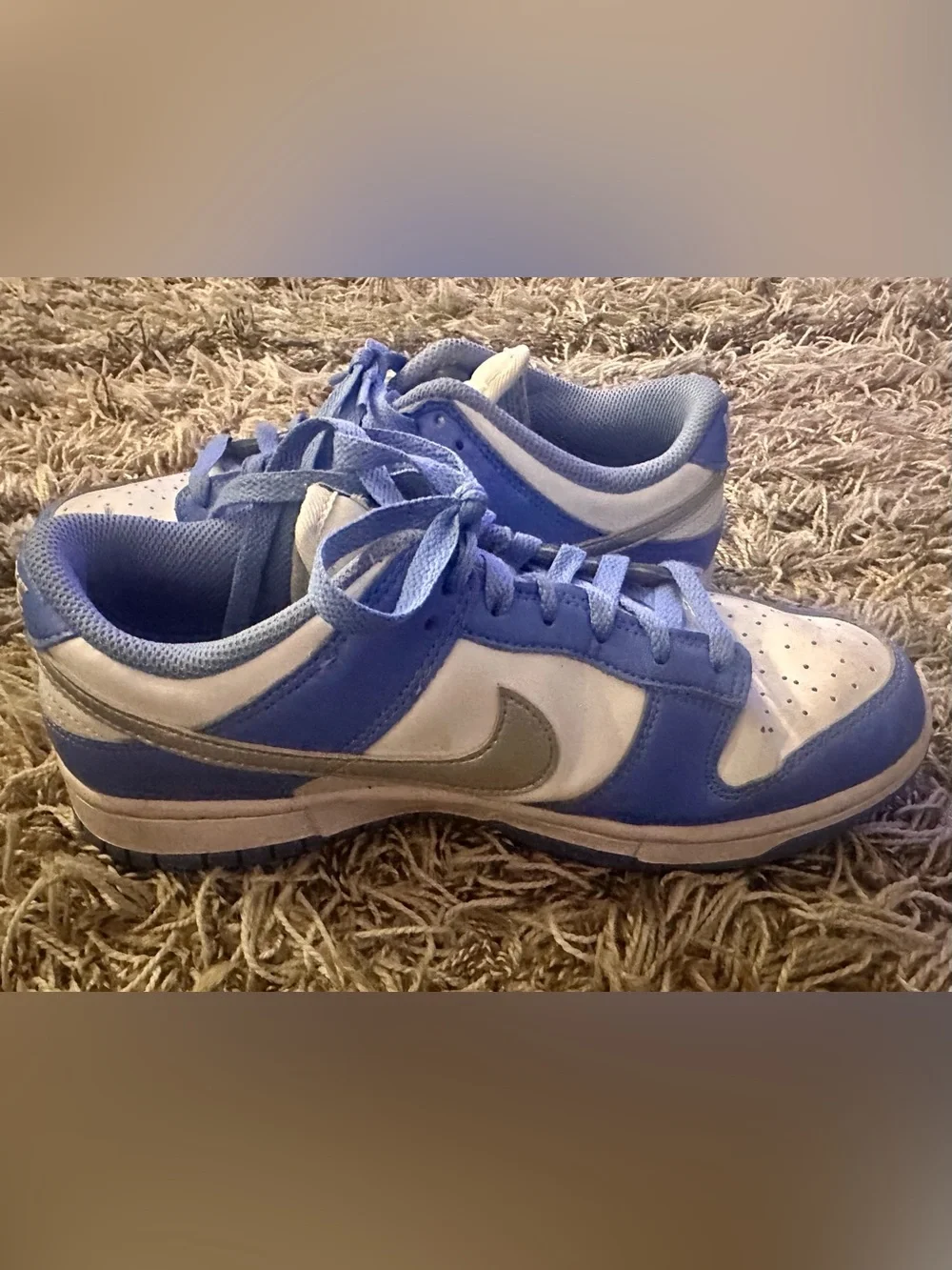 Nike Women’s White and Blue Sneakers - Size 9